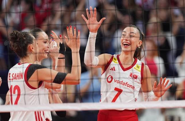 Turkiye v Serbia - CEV EuroVolley 2026 ISTANBUL, TURKIYE - SEPTEMBER 5: Players of Turkiye celebrate after scoring during the CEV Women s European Volleyball Championship semifinal match between Turkiye and Serbia at Sinan Erdem Sports Hall in Istanbul, Turkiye, on September 5, 2026. Cemal Yurttas Anadolu Istanbul Turkey. Editorial use only. Please get in touch for any other usage.  Copyright: x2026xAnadoluxCemalxYurttasx