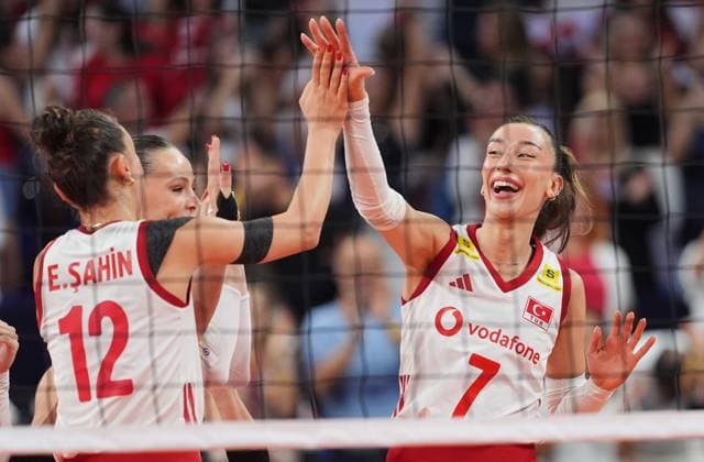Turkiye v Serbia - CEV EuroVolley 2026 ISTANBUL, TURKIYE - SEPTEMBER 5: Players of Turkiye celebrate after scoring during the CEV Women s European Volleyball Championship semifinal match between Turkiye and Serbia at Sinan Erdem Sports Hall in Istanbul, Turkiye, on September 5, 2026. Cemal Yurttas Anadolu Istanbul Turkey. Editorial use only. Please get in touch for any other usage.  Copyright: x2026xAnadoluxCemalxYurttasx