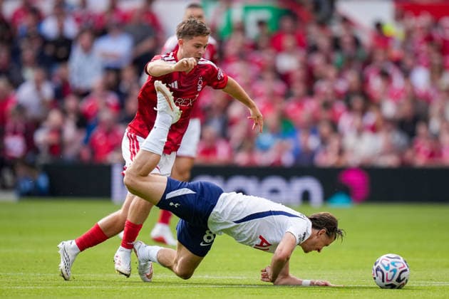 Premier League: Nottingham Forest v Tottenham Hotspur Conor Gallagher of Tottenham Hotspur is tackled by James McAtee of Nottingham Forest during the Premier League match Nottingham Forest vs Tottenham Hotspur at City Ground, Nottingham, United Kingdom on 05 September 2026 (Photo by Maynard Manyowa News Images) Nottingham City Ground Nottinghamshire United Kingdom Copyright: xMaynardxManyowa NewsxImagesx