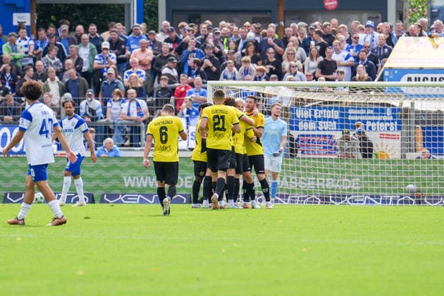 German Soccer, 3rd Division, Matchday 4, Hänsch Arena, SV Meppen vs. 1 FC Saarbrücken: Celebrations after Saarbrücken s 0–2 goal; goal scorer: Florian Pick, 1 FC Saarbrücken, 20 Copyright: xMichelxWittex
