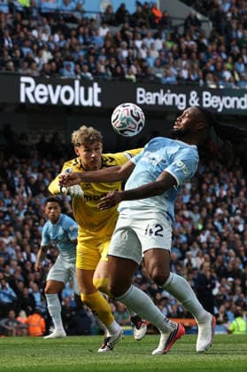 5th September 2026; Etihad Stadium, Manchester, Lancashire, England; Premier League Football, Manchester City versus Coventry City; Carl Rushworth of Coventry City saves from Antoine Semenyo of Manchester City DavidxBlunsden