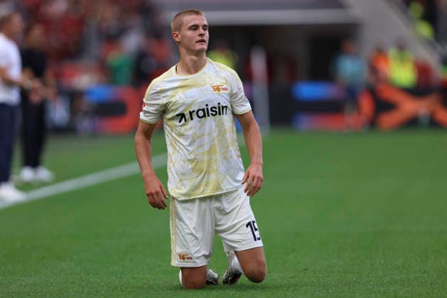 Tom Rothe (1.FC Union Berlin) schaut waehrend des Spiels der 1. Bundesliga zwischen Bayer 04 Leverkusen und 1. FC Union Berlin, BayArena am 05. September 2026 in Leverkusen, Deutschland. (Foto von Oliver Kaelke DeFodi Images) +++ Tom Rothe (1.FC Union Berlin) looks on during the Bundesliga match between Bayer 04 Leverkusen and 1. FC Union Berlin at BayArena on September 5, 2026 in Leverkusen, Germany. (Photo by Oliver Kaelke DeFodi Images) DFB DFL REGULATIONS PROHIBIT ANY USE OF PHOTOGRAPHS AS IMAGE SEQUENCES AND OR QUASI-VIDEO. (Photo by Oliver Kaelke DeFodi Images) - *** Tom Rothe of 1. FC Union Berlin watches during the Bundesliga match between Bayer 04 Leverkusen and 1. FC Union Berlin, BayArena on September 5, 2026, in Leverkusen, Germany. Photo by Oliver Kaelke, DeFodi Images. Tom Rothe of 1. FC Union Berlin looks on during the Bundesliga match between Bayer 04 Leverkusen and 1. FC Union Berlin at BayArena on September 5, 2026 in Leverkusen, Germany. Photo by Oliver Kaelke, DeFodi Images. DFB and DFL regulations prohibit any use of photographs as image sequences and or quasi-video. Photo by Oliver Kaelke, DeFodi Images.