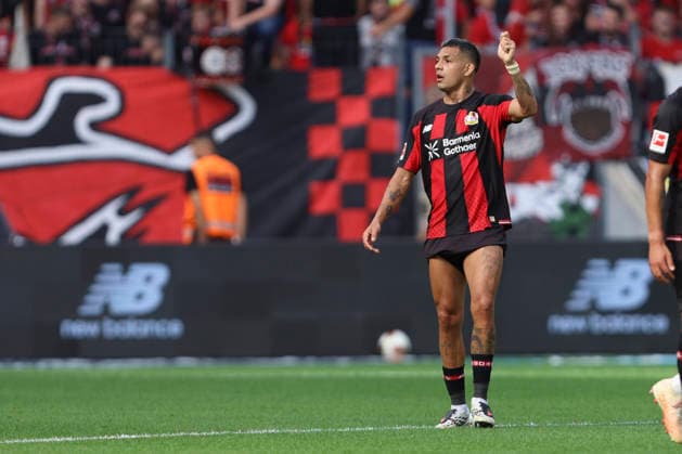 Facundo Medina (Bayer 04 Leverkusen) gestikuliert, Gestik waehrend des Spiels der 1. Bundesliga zwischen Bayer 04 Leverkusen und 1. FC Union Berlin, BayArena am 05. September 2026 in Leverkusen, Deutschland. (Foto von Oliver Kaelke DeFodi Images) +++ Facundo Medina (Bayer 04 Leverkusen) gestures during the Bundesliga match between Bayer 04 Leverkusen and 1. FC Union Berlin at BayArena on September 5, 2026 in Leverkusen, Germany. (Photo by Oliver Kaelke DeFodi Images) DFB DFL REGULATIONS PROHIBIT ANY USE OF PHOTOGRAPHS AS IMAGE SEQUENCES AND OR QUASI-VIDEO. (Photo by Oliver Kaelke DeFodi Images) - *** Facundo Medina of Bayer 04 Leverkusen gestures during the Bundesliga match between Bayer 04 Leverkusen and 1. FC Union Berlin, BayArena on September 5, 2026, in Leverkusen, Germany. Photo by Oliver Kaelke, DeFodi Images. Facundo Medina of Bayer 04 Leverkusen gestures during the Bundesliga match between Bayer 04 Leverkusen and 1 FC Union Berlin at BayArena on September 5, 2026 in Leverkusen, Germany. Photo by Oliver Kaelke, DeFodi Images. DFB and DFL regulations prohibit any use of photographs as image sequences and or quasi-video. Photo by Oliver Kaelke, DeFodi Images.