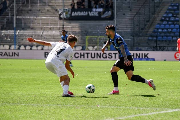 Germany Soccer Season 2026–2027, 3rd Division, Matchday 4, SV Waldhof Mannheim 07 vs. SC Verl, Carl Benz Stadium, Mannheim; Goncalo Gregorio, Goncalo Gregorio, SV Waldhof Mannheim, No. 9 on the ball, in possession, in a tackle with Janne Berner of SC Verl; No. 34, Mannheim, Carl Benz Stadium, Germany Copyright: xBennetxLongx