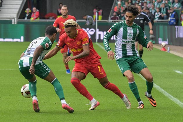 v. li. im Zweikampf Arthur (SV Werder Bremen gegen Antonio Nusa (RB Leipzig 7), SV Werder Bremen - RB Leipzig, Fussball, Bundesliga, DFL, 05.9.2026 DFB regulations prohibit any use of photographs as image sequences and or quasi-video Bremen Bremen Deutschland *** From left: Arthur (SV Werder Bremen) vs. Antonio Nusa (RB Leipzig) 7, SV Werder Bremen vs. RB Leipzig, Soccer, Bundesliga, DFL, May 9, 2026. DFB regulations prohibit any use of photographs as image sequences and or quasi-video. Bremen, Germany Copyright: xkolbert-press BurghardxSchreyerx