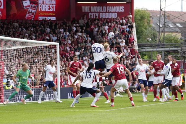NOTTINGHAM, ENGLAND - September 5th : Rodrigo Bentancur of Tottenham Hotspur heads clear during the Premier league football match between Nottingham Forest and Tottenham Hotspur at the City Ground on September 5th, 2026 in Nottingham, England. Copyright: xPaulxBonserx xSportsxPressxPhotox Sportspressphoto_SPR223429