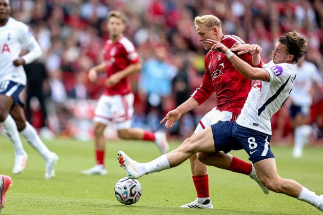 Nottingham Forest v Tottenham Hotspur, Premier League Tottenham Hotspur midfielder Conor Gallagher (8) attempts tackle on Nottingham Forest midfielder Xaver Schlager (21) during the Premier League match between Nottingham Forest and Tottenham Hotspur at the City Ground, Nottingham, UK on 5 September 2026. Nottingham City Ground Nottinghamshire UK Editorial use only DataCo restrictions apply See www.football-dataco.com , Copyright: xManjitxNarotrax PSI-24805-0025