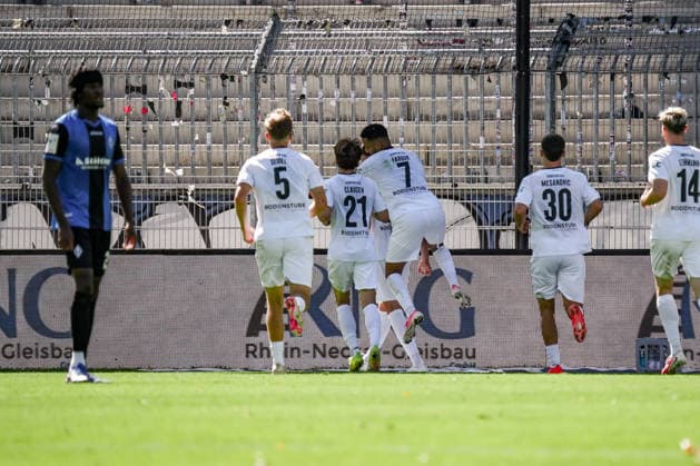 Germany Soccer Season 2026–2027, 3rd Division, Matchday 4, SV Waldhof Mannheim 07 vs. SC Verl at Carl Benz Stadium in Mannheim; the team celebrates taking a 0–1 lead, goal, goal celebration, celebration, joy, emotions, Mannheim, Carl Benz Stadium, Germany Copyright: xBennetxLongx