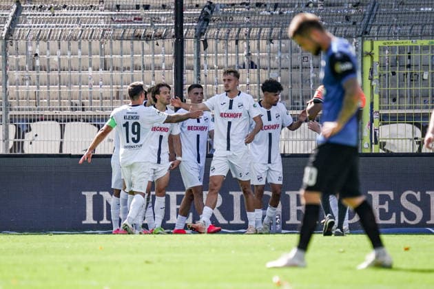 Germany Soccer Season 2026–2027, 3rd Division, Matchday 4, SV Waldhof Mannheim 07 vs. SC Verl, Carl Benz Stadium, Mannheim—Team celebrates taking a 0–1 lead, goal, goal celebration, celebration, joy, emotions, Mannheim, Carl Benz Stadium, Germany Copyright: xBennetxLongx