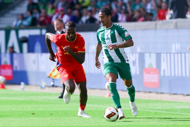 Ezechiel Banzuzi (RB Leipzig) und Arthur (Werder Bremen) kaempfen um den Ball waehrend des Spiels der 1. Bundesliga zwischen SV Werder Bremen und RB Leipzig, Weserstadion am 05. September 2026 in Bremen, Deutschland. (Foto von Marco Steinbrenner DeFodi Images) +++ Ezechiel Banzuzi (RB Leipzig) und Arthur (Werder Bremen) battle for the ball during the Bundesliga match between SV Werder Bremen and RB Leipzig at Weserstadion on September 5, 2026 in Bremen, Germany. (Photo by Marco Steinbrenner DeFodi Images) DFB DFL REGULATIONS PROHIBIT ANY USE OF PHOTOGRAPHS AS IMAGE SEQUENCES AND OR QUASI-VIDEO. (Photo by Marco Steinbrenner DeFodi Images) - *** Ezechiel Banzuzi of RB Leipzig and Arthur of Werder Bremen battle for the ball during the Bundesliga match between SV Werder Bremen and RB Leipzig at Weserstadion on September 5, 2026, in Bremen, Germany. Photo by Marco Steinbrenner, DeFodi Images. Ezechiel Banzuzi of RB Leipzig and Arthur of Werder Bremen battle for the ball during the Bundesliga match between SV Werder Bremen and RB Leipzig at Weserstadion on September 5, 2026 in Bremen, Germany. Photo by Marco Steinbrenner, DeFodi Images. DFB and DFL regulations prohibit any use of photographs as image sequences and or quasi-video. Photo by Marco Steinbrenner, DeFodi Images.