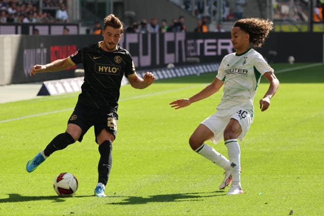 05.09.2026, Fussball, Herren, 1. Bundesliga, Saison 2026 2027, Borussia Mönchengladbach - SV 07 Elversberg, Lukas Petkov (SV 07 Elversberg), Wael Mohya (Borussia Mönchengladbach) Mönchengladbach Ista-Borussia-Park Nordrhein-Westfalen Deutschland (DEU) *** September 5, 2026, Soccer, Men s, 1. Bundesliga, 2026–2027 season, Borussia Mönchengladbach vs. SV 07 Elversberg, Lukas Petkov (SV 07 Elversberg), Wael Mohya (Borussia Mönchengladbach), Mönchengladbach, Ista, Borussia Park, North Rhine-Westphalia, Germany (DEU) Copyright: xSebastianxBachx