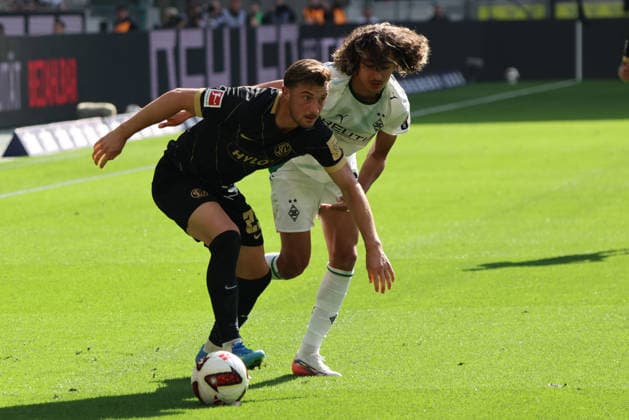 05.09.2026, Fussball, Herren, 1. Bundesliga, Saison 2026 2027, Borussia Mönchengladbach - SV 07 Elversberg, Lukas Petkov (SV 07 Elversberg), Wael Mohya (Borussia Mönchengladbach) Mönchengladbach Ista-Borussia-Park Nordrhein-Westfalen Deutschland (DEU) *** September 5, 2026, Soccer, Men s, 1. Bundesliga, 2026–2027 season, Borussia Mönchengladbach vs. SV 07 Elversberg, Lukas Petkov (SV 07 Elversberg), Wael Mohya (Borussia Mönchengladbach), Mönchengladbach, Ista, Borussia Park, North Rhine-Westphalia, Germany (DEU) Copyright: xSebastianxBachx