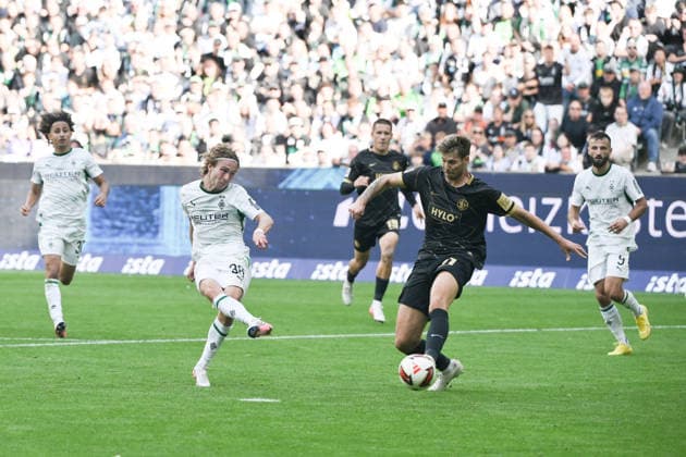 Hugo Bolin (Borussia Moenchengladbach), li., erzielt mit diesem Schuss das Tor zum 2:1, rechts Maximilian Rohr (SV Elversberg) 05.09.2026, Fussball 1. Bundesliga, Saison 2026 2027, 2. Spieltag, Borussia Mönchengladbach - SV Elversberg DFL regulations prohibit any use of photographs as image sequences and or quasi-video Moenchengladbach Ista-Borussia-Park Nordrhein Westfalen Deutschland *** Hugo Bolin of Borussia Mönchengladbach (left) scores the goal to make it 2–1 with this shot; on the right, Maximilian Rohr of SV Elversberg. September 5, 2026, Soccer, Bundesliga 1, 2026–2027 season, Matchday 2, Borussia Mönchengladbach vs. SV Elversberg. DFL regulations prohibit any use of photographs as image sequences and or quasi-video. Mönchengladbach, Borussia Park, North Rhine-Westphalia, Germany Team2