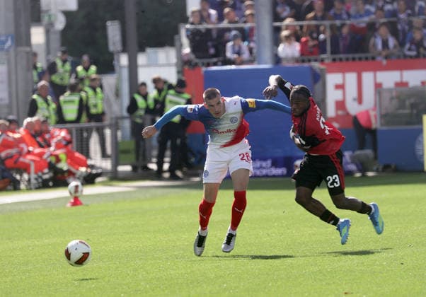 David Zec (Holstein Kiel), Mohamed Ali Zoma (1.FC Nuernberg) Fussball, Herren, Saison 2026 2027, 2.BL, Holstein Stadion, Holstein Kiel gegen 1.FC Nuernberg, 2-2 DFL REGULATIONS PROHIBIT ANY USE OF PHOTOGRAPHS AS IMAGE SEQUENCES AND OR QUASI-VIDEO. *** David Zec, Holstein Kiel; Mohamed Ali Zoma, 1. FC Nuremberg; Soccer, Men s, 2026–2027 Season, 2. Bundesliga, Holstein Stadium, Holstein Kiel vs. 1. FC Nuremberg, 2–2. DFL regulations prohibit any use of photographs as image sequences and or quasi-video.