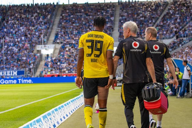 05.09.26 TSG Hoffenheim - Borussia Dortmund Deutschland, Sinsheim, 05.09.2026, Fussball, Bundesliga, Saison 2026 2027, TSG Hoffenheim - Borussia Dortmund: Filippo Mane (Borussia Dortmund); Verletzung, Auswechslung. *** 05 09 26 TSG Hoffenheim vs. Borussia Dortmund, Germany, Sinsheim, 05 09 2026, Soccer, Bundesliga, 2026–2027 Season, TSG Hoffenheim vs. Borussia Dortmund, Filippo Mane (Borussia Dortmund) Injury, Substitution