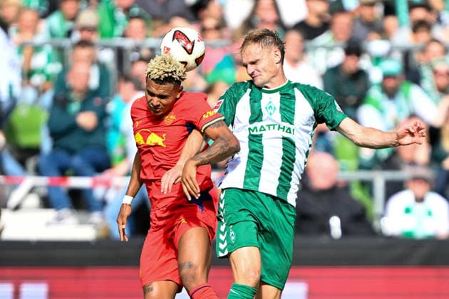 1. Bundesliga: SV Werder Bremen - RB Leipzig am 05.09.2026 im Weserstadion in Bremen Amos Pieper (Bremen) im Zweikampf gegen Antonio Nusa (Leipzig) *** 1 Bundesliga: SV Werder Bremen vs. RB Leipzig on September 5, 2026, at the Weserstadion in Bremen; Amos Pieper (Bremen) in a tackle against Antonio Nusa (Leipzig) MT