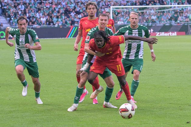 Johan Bakayoko (RB Leipzig 11) im Angriff , SV Werder Bremen - RB Leipzig, Fussball, Bundesliga, DFL, 05.9.2026 DFB regulations prohibit any use of photographs as image sequences and or quasi-video Bremen Bremen Deutschland *** Johan Bakayoko, RB Leipzig No. 11 on the attack, SV Werder Bremen vs. RB Leipzig, soccer, Bundesliga, DFL, September 5, 2026. DFB regulations prohibit any use of photographs as image sequences and or quasi-video. Bremen, Bremen, Germany Copyright: xkolbert-press BurghardxSchreyerx