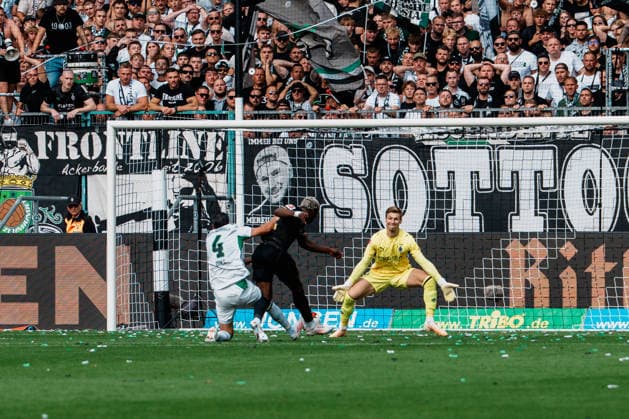 Deutschland: Fußball 1. Bundesliga Männer 2026 - 2027, 2. Spieltag - VfL Borussia Mönchengladbach vs SV Elversberg (ista Borussia Park): David Mokwa (SV Elversberg, 42) alleine vor Torwart, Jubel, Tor, Freude, feiern, Spass, Emotionen, Ausgleich *** Germany Men s Soccer Bundesliga 1 2026–2027, Matchday 2: VfL Borussia Mönchengladbach vs. SV Elversberg at Borussia Park – David Mokwa (SV Elversberg), 42, one-on-one with the goalkeeper, celebration, goal, joy, partying, fun, emotions, equalizer Copyright: xThiemoxRudolphx