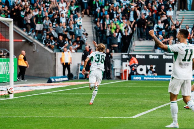 Deutschland: Fußball 1. Bundesliga Männer 2026 - 2027, 2. Spieltag - VfL Borussia Mönchengladbach vs SV Elversberg (ista Borussia Park): Jubel, Tor, Freude, feiern, Spass, Emotionen von Hugo Bolin (Borussia Mönchengladbach, 38) zum 2 zu 1 *** Germany Soccer 1. Bundesliga Men 2026–2027, Matchday 2: VfL Borussia Mönchengladbach vs. SV Elversberg at Borussia Park—cheers, goal, joy, celebration, fun, emotions from Hugo Bolin of Borussia Mönchengladbach, 38–2–1 Copyright: xThiemoxRudolphx
