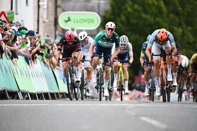 2026 Lloyds Tour of Britain Men Picture by Simon Wilkinson SWpix.com - 05 09 2026 - Cycling - UCI ProSeries - 2026 Lloyds Tour of Britain Men - Stage 4: Helmsley to Leyburn (165.8km) - Lewis Askey (NSN Cycling Team), Filippo Ganna (Netcompany INEOS) crossing the line Copyright: x xSWpix.comx(t axPhotographyxHubxLtd)xSimonxWilkinson SWpix.comx SWP-3030-22471