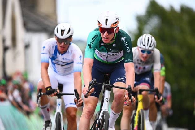 2026 Lloyds Tour of Britain Men Picture by Simon Wilkinson SWpix.com - 05 09 2026 - Cycling - UCI ProSeries - 2026 Lloyds Tour of Britain Men - Stage 4: Helmsley to Leyburn (165.8km) - Lewis Askey (NSN Cycling Team) wearing the leaders jersey at the finish line Copyright: x xSWpix.comx(t axPhotographyxHubxLtd)xSimonxWilkinson SWpix.comx SWP-3030-22472