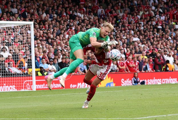 Sport Bilder des Tages Antonin Kinsky (TH) Neco Williams (NF) at the Nottingham Forest v Tottenham Hotspur, EPL match, at The City Ground, Nottingham, Notts., on 5th September, 2026.  .