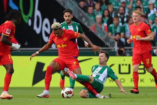 05.09.26, GER, Fussball, 1.FBL Männer, 2. Spieltag, Saison2026 2027, SV Werder Bremen vs. RB Leipzig Antonio Nusa (RB Leipzig 07) im Zweikampf gegen Youri Regeer (SV Werder Bremen 44) Bremen Weserstadion Bremen Germany *** 05 09 26, GER, Soccer, 1st Bundesliga Men, Matchday 2, 2026–2027 Season, SV Werder Bremen vs. RB Leipzig; Antonio Nusa (RB Leipzig 07) in a tackle against Youri Regeer (SV Werder Bremen 44); Bremen Weserstadion, Bremen, Germany Copyright: xnordphotoxGmbHx xTauchnitzx