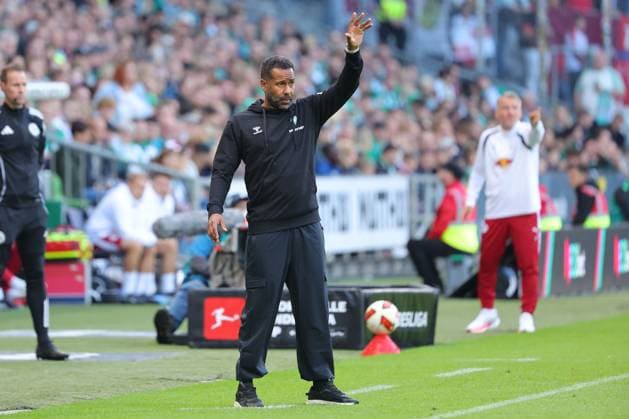 05.09.26, GER, Fussball, 1.FBL Männer, 2. Spieltag, Saison2026 2027, SV Werder Bremen vs. RB Leipzig Coachingzone Seitenlinie Trainerbereich Technische Zone. Trainer Daniel Thioune (SV Werder Bremen) gibt Handzeichen Bremen Weserstadion Bremen Germany *** September 5, 2026, GER, Soccer, 1st Division Men, Matchday 2, 2026–2027 Season, SV Werder Bremen vs. RB Leipzig; Coaching Zone, Sideline, Coaches Area, Technical Area; Coach Daniel Thioune of SV Werder Bremen gives a hand signal; Bremen Weserstadion, Bremen, Germany Copyright: xnordphotoxGmbHx xTauchnitzx