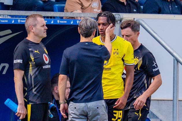 1. Bundesliga, 2. Spieltag, TSG 1899 Hoffenheim vs. Borussia Dortmund am 05.09.2026 Filippo Mane mit einer Verletzung und Auswechselung verletzt sich mit Niko Kovac WICHTIGER HINWEIS: Gemäß den Vorgaben der DFL und des DFB ist es untersagt, in dem Stadion und oder vom Spiel angefertigte Fotoaufnahmen in Form von Sequenzbildern und oder videoähnlichen Fotostrecken zu verwerten bzw. verwerten zu lassen. *** Bundesliga Matchday 2, TSG 1899 Hoffenheim vs. Borussia Dortmund on September 5, 2026: Filippo Mane, who was injured and substituted, gets injured alongside Niko Kovac. IMPORTANT NOTICE: In accordance with the guidelines of the DFL and the DFB, it is prohibited to use or allow the use of photographs taken in the stadium and or during the match in the form of sequential images and or video-like photo series Copyright: xBahhoxKarax