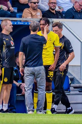 1. Bundesliga, 2. Spieltag, TSG 1899 Hoffenheim vs. Borussia Dortmund am 05.09.2026 Filippo Mane mit einer Verletzung und Auswechselung verletzt sich mit Niko Kovac WICHTIGER HINWEIS: Gemäß den Vorgaben der DFL und des DFB ist es untersagt, in dem Stadion und oder vom Spiel angefertigte Fotoaufnahmen in Form von Sequenzbildern und oder videoähnlichen Fotostrecken zu verwerten bzw. verwerten zu lassen. *** Bundesliga Matchday 2, TSG 1899 Hoffenheim vs. Borussia Dortmund on September 5, 2026: Filippo Mane, who was injured and substituted, gets injured alongside Niko Kovac. IMPORTANT NOTICE: In accordance with the guidelines of the DFL and the DFB, it is prohibited to use or allow the use of photographs taken in the stadium and or during the match in the form of sequential images and or video-like photo series Copyright: xBahhoxKarax