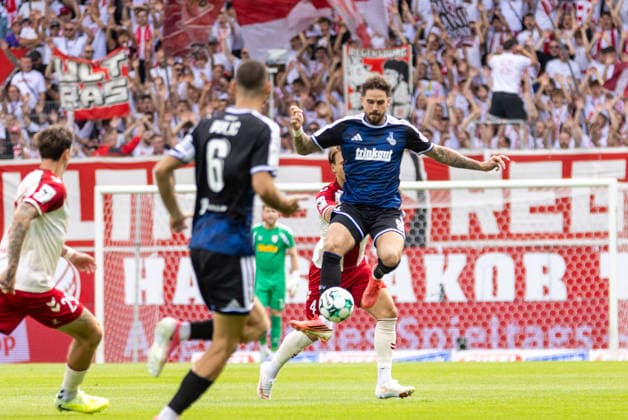 September 5, 2026, Soccer, GER, Season, 3rd Division, 2026–2027 Season, Matchday 4, SSV Jahn Regensburg vs. MSV Duisburg: Lex Tyger Lobinger of Duisburg in possession of the ball in front of Felix Strauss of SSV Jahn Regensburg. DFL regulations prohibit any use of photographs as image sequences and or quasi-video.