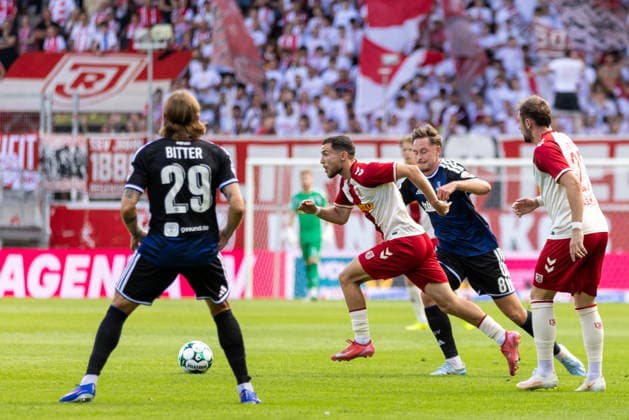 September 5, 2026, Soccer, GER, Season, 3rd Division, 2026–2027 Season, Matchday 4, SSV Jahn Regensburg vs. MSV Duisburg, Oscar Schönfelder (SSV Jahn Regensburg) vs. Aljaz Casar (Duisburg). DFL regulations prohibit any use of photographs as image sequences and or quasi-video.