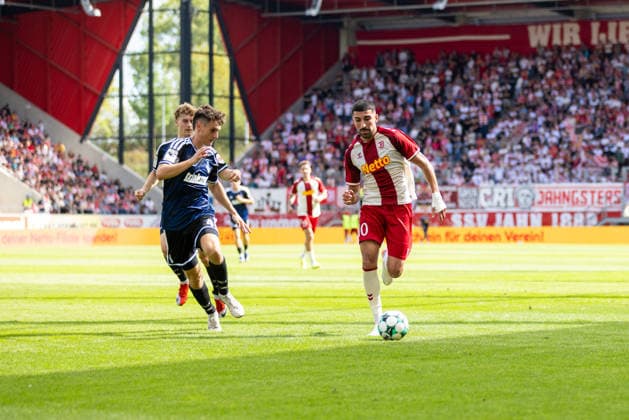 September 5, 2026, Soccer, GER, Season, 3rd Division, 2026–2027 Season, Matchday 4, SSV Jahn Regensburg vs. MSV Duisburg: Martin Ens (Duisburg) vs. Nassim Boujellab (SSV Jahn Regensburg). DFL regulations prohibit any use of photographs as image sequences and or quasi-video.