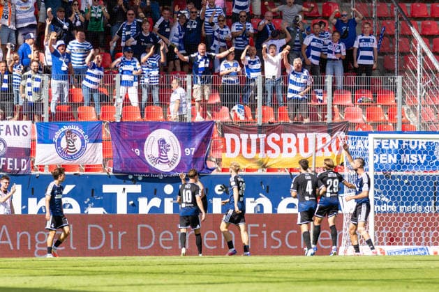 September 5, 2026, Soccer, GER, Season, 3rd Division, 2026–2027 Season, Matchday 4, SSV Jahn Regensburg vs. MSV Duisburg, Peter Remmert, Duisburg celebrates after the 1–1 draw despite playing a man down. DFL REGULATIONS PROHIBIT ANY USE OF PHOTOGRAPHS AS IMAGE SEQUENCES AND OR QUASI-VIDEO