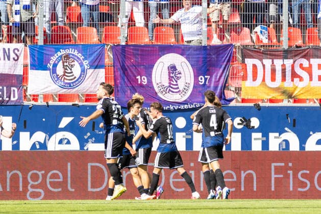 September 5, 2026, Soccer, GER, Season, 3rd Division, 2026–2027 Season, Matchday 4, SSV Jahn Regensburg vs. MSV Duisburg, Peter Remmert, Duisburg celebrates after the 1–1 draw despite playing a man down. DFL REGULATIONS PROHIBIT ANY USE OF PHOTOGRAPHS AS IMAGE SEQUENCES AND OR QUASI-VIDEO