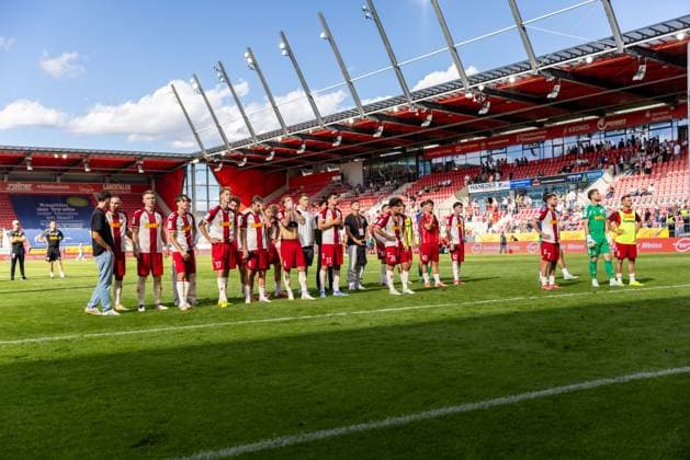 September 5, 2026, Soccer, GER, Season, 3rd Division, 2026–2027 Season, Matchday 4, SSV Jahn Regensburg vs. MSV Duisburg: The Regensburg players after the game, in front of the home crowd. DFL REGULATIONS PROHIBIT ANY USE OF PHOTOGRAPHS AS IMAGE SEQUENCES AND OR QUASI-VIDEO