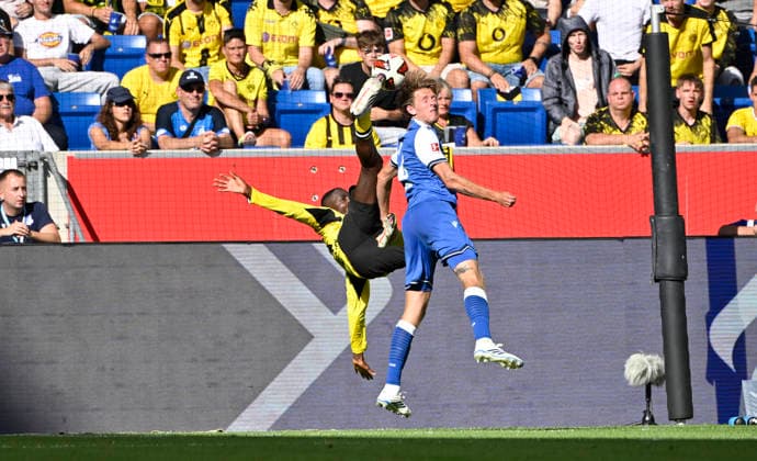 Zweikampf, Aktion Serhou Guirassy Borussia Dortmund BVB (09) gegen Wouter Burger TSG 1899 Hoffenheim (18) TSG 1899 Hoffenheim vs Borussia Dortmund BVB 05.09.2026 DFL REGULATIONS PROHIBIT ANY USE OF PHOTOGRAPHS AS IMAGE SEQUENCES AND OR QUASI-VIDEO TSG 1899 Hoffenheim vs Borussia Dortmund BVB *** Tackle, Action: Serhou Guirassy (Borussia Dortmund BVB 09) vs. Wouter Burger (TSG 1899 Hoffenheim 18); TSG 1899 Hoffenheim vs. Borussia Dortmund BVB, September 5, 2026. DFL regulations prohibit any use of photographs as IIMAGE SEQUENCES AND OR QUASI-VIDEO TSG 1899 Hoffenheim vs. Borussia Dortmund BVB