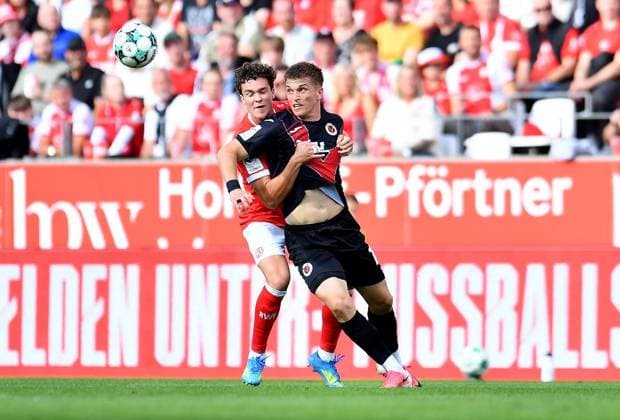 Rot Weiss Essen vs. Viktoria Köln ** FOR EDITORIAL USE ONLY ** EDITORIAL USE ONLY ** Soccer, 3rd Division, Matchday 4: Rot-Weiss Essen vs. Viktoria Köln on September 5, 2026, at the Stadion an der Hafenstrasse in Essen. David Otto (Viktoria Köln) in the foreground; Max Geschwill (Rot-Weiss Essen) in the background. Essen, North Rhine-Westphalia, Germany. Copyright ThorstenxTillmann Copyright: ThorstenxTillmann doc87gz13l87hkzxe7omfr ,EDITORIAL USE ONLY Copyright: ThorstenxTillmann