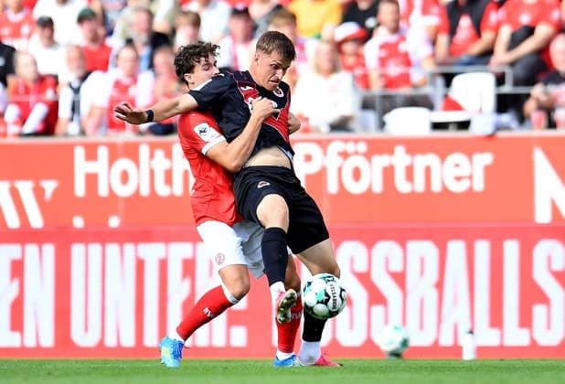 Rot Weiss Essen vs. Viktoria Köln ** FOR EDITORIAL USE ONLY ** EDITORIAL USE ONLY ** Soccer, 3rd Division, Matchday 4: Rot-Weiss Essen vs. Viktoria Köln on September 5, 2026, at the Stadion an der Hafenstrasse in Essen. David Otto (Viktoria Köln) in the foreground; Max Geschwill (Rot-Weiss Essen) in the background. Essen, North Rhine-Westphalia, Germany. Copyright ThorstenxTillmann Copyright: ThorstenxTillmann doc87gz13p9px0bbl7eg4v ,EDITORIAL USE ONLY Copyright: ThorstenxTillmann