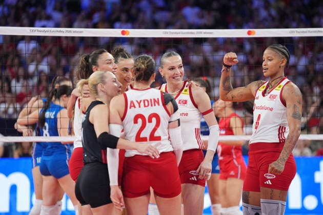 Turkiye v Serbia - CEV EuroVolley 2026 ISTANBUL, TURKIYE - SEPTEMBER 5: Players of Turkiye celebrate after victory at the CEV Women s European Volleyball Championship semifinal match between Turkiye and Serbia at Sinan Erdem Sports Hall in Istanbul, Turkiye, on September 5, 2026. Cemal Yurttas Anadolu Istanbul Turkey. Editorial use only. Please get in touch for any other usage.  Copyright: x2026xAnadoluxCemalxYurttasx