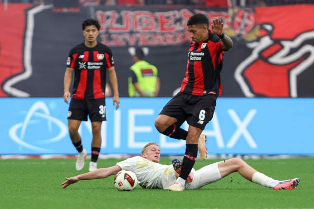 Equi Fernandez (Bayer 04 Leverkusen) und Zeno Van den Bosch (1.FC Union Berlin) im Zweikampf waehrend des Spiels der 1. Bundesliga zwischen Bayer 04 Leverkusen und 1. FC Union Berlin, BayArena am 05. September 2026 in Leverkusen, Deutschland. (Foto von Oliver Kaelke DeFodi Images) +++ Equi Fernandez (Bayer 04 Leverkusen) und Zeno Van den Bosch (1.FC Union Berlin) battle for the ball during the Bundesliga match between Bayer 04 Leverkusen and 1. FC Union Berlin at BayArena on September 5, 2026 in Leverkusen, Germany. (Photo by Oliver Kaelke DeFodi Images) DFB DFL REGULATIONS PROHIBIT ANY USE OF PHOTOGRAPHS AS IMAGE SEQUENCES AND OR QUASI-VIDEO. (Photo by Oliver Kaelke DeFodi Images) - *** Equi Fernandez of Bayer 04 Leverkusen and Zeno Van den Bosch of 1 FC Union Berlin battle for the ball during the Bundesliga match between Bayer 04 Leverkusen and 1 FC Union Berlin at the BayArena on September 5, 2026, in Leverkusen, Germany. Photo by Oliver Kaelke, DeFodi Images. Equi Fernandez of Bayer 04 Leverkusen and Zeno Van den Bosch of 1 FC Union Berlin battle for the ball during the Bundesliga match between Bayer 04 Leverkusen and 1 FC Union Berlin at BayArena on September 5, 2026 in Leverkusen, Germany. Photo by Oliver Kaelke, DeFodi Images. DFB and DFL regulations prohibit any use of photographs as image sequences and or quasi-video. Photo by Oliver Kaelke, DeFodi Images