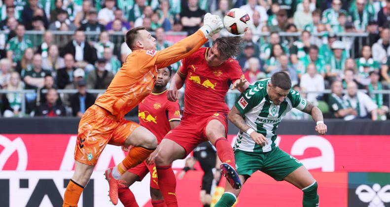 Bremen - RB Leipzig Bundesliga Bremen, 05.09.2026, Weserstadion, Fußball, 1.Bundesliga, 2.Spieltag , SV Werder Bremen vs. RB Leipzig , Im Bild von links: Torwart Karl Hein ( 1, Bremen), Willi Orban (4, RB Leipzig). Marco FriedlÊ( 32, Bremen). , Nur zur redaktionellen Nutzung. Only editorial use. , DFL DFB regulations prohibit any use of photographs as image sequences and or quasi-video. , *** Bremen vs. RB Leipzig, Bundesliga, Bremen, September 5, 2026, Weserstadion, Soccer, Bundesliga 1, Matchday 2, SV Werder Bremen vs. RB Leipzig. Pictured from left: Goalie Karl Hein (1), Bremen; Willi Orban (4), RB Leipzig’s Marco FriedlÊ 32, Bremen, For editorial use only. DFL and DFB regulations prohibit any use of photographs as image sequences and or quasi-video,