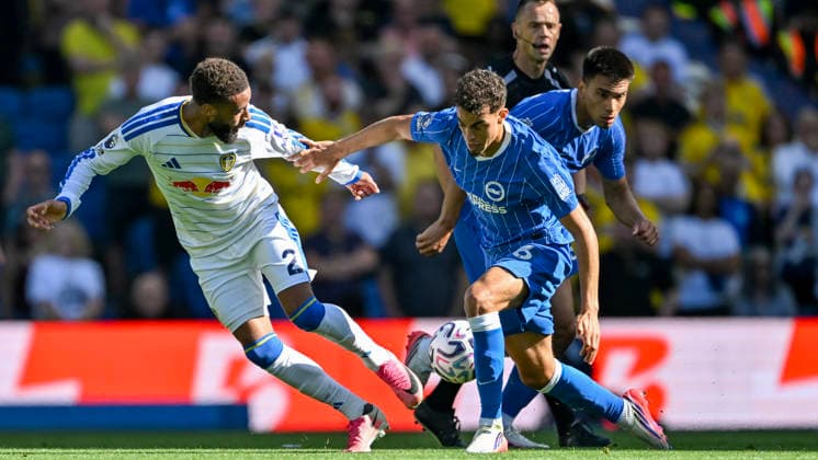 Brighton and Hove Albion v Leeds United Premier League Jayden Bogle of Leeds United is challenged by Yasin Ayari of Brighton and Hove Albion during the Premier League match at the American Express Stadium, Brighton and Hove 05 09 2026 UK Newspapers OUT Copyright: xJeremyxLandeyx FIL-23899-0043