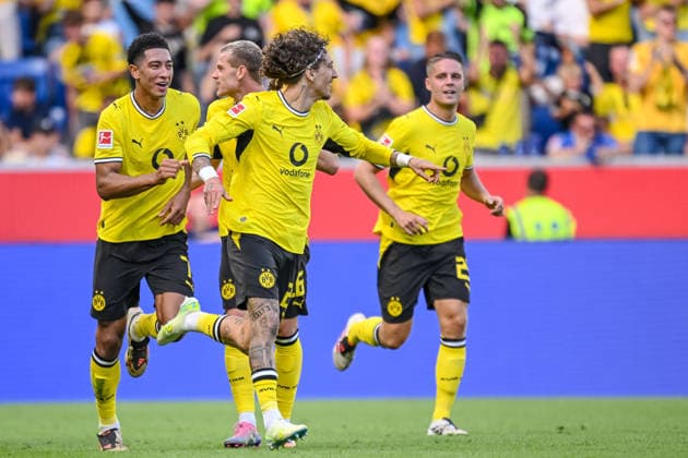 Fabio Silva (Borussia Dortmund) Torjubel, jubelt mit seiner Mannschaft nach treffer zum 2:2 waehrend des spiels der 1. Bundesliga zwischen TSG Hoffenheim und Borussia Dortmund, SNP Arena am 05. September 2026 in Sinsheim, Deutschland. (Foto von Harry Langer DeFodi Images) +++ Fabio Silva (Borussia Dortmund) celebrates after scoring his team s second goal with teammates during the Bundesliga match between TSG Hoffenheim and Borussia Dortmund at SNP Arena on September 5, 2026 in Sinsheim, Germany. (Photo by Harry Langer DeFodi Images) DFB DFL REGULATIONS PROHIBIT ANY USE OF PHOTOGRAPHS AS IMAGE SEQUENCES AND OR QUASI-VIDEO. (Photo by Harry Langer DeFodi Images) DFB DFL REGULATIONS PROHIBIT ANY USE OF PHOTOGRAPHS AS IMAGE SEQUENCES AND OR QUASI-VIDEO. - *** Fabio Silva of Borussia Dortmund celebrates a goal with his teammates after scoring the 2-2 equalizer during the Bundesliga match between TSG Hoffenheim and Borussia Dortmund, SNP Arena on September 5, 2026, in Sinsheim, Germany. Photo by Harry Langer, DeFodi Images. Fabio Silva of Borussia Dortmund celebrates with his teammates after scoring his team’s second goal during the Bundesliga match between TSG Hoffenheim and Borussia Dortmund at SNP Arena on September 5, 2026, in Sinsheim, Germany. Photo by Harry Langer, DeFodi Images. DFB and DFL regulations prohibit any use of photographs as image sequences and or quasi-video. Photo by Harry Langer, DeFodi Images. DFB and DFL regulations prohibit any use of photographs as imSEQUENCES AND OR QUASI-VIDEO