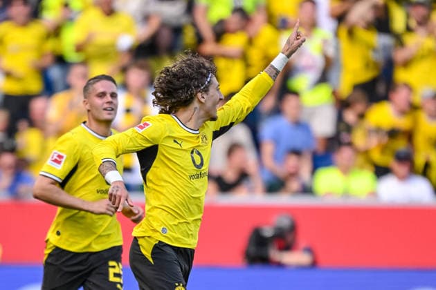 Fabio Silva (Borussia Dortmund) Torjubel, jubelt mit seiner Mannschaft nach treffer zum 2:2 waehrend des spiels der 1. Bundesliga zwischen TSG Hoffenheim und Borussia Dortmund, SNP Arena am 05. September 2026 in Sinsheim, Deutschland. (Foto von Harry Langer DeFodi Images) +++ Fabio Silva (Borussia Dortmund) celebrates after scoring his team s second goal with teammates during the Bundesliga match between TSG Hoffenheim and Borussia Dortmund at SNP Arena on September 5, 2026 in Sinsheim, Germany. (Photo by Harry Langer DeFodi Images) DFB DFL REGULATIONS PROHIBIT ANY USE OF PHOTOGRAPHS AS IMAGE SEQUENCES AND OR QUASI-VIDEO. (Photo by Harry Langer DeFodi Images) DFB DFL REGULATIONS PROHIBIT ANY USE OF PHOTOGRAPHS AS IMAGE SEQUENCES AND OR QUASI-VIDEO. - *** Fabio Silva of Borussia Dortmund celebrates a goal with his teammates after scoring the 2-2 equalizer during the Bundesliga match between TSG Hoffenheim and Borussia Dortmund, SNP Arena on September 5, 2026, in Sinsheim, Germany. Photo by Harry Langer, DeFodi Images. Fabio Silva of Borussia Dortmund celebrates with his teammates after scoring his team’s second goal during the Bundesliga match between TSG Hoffenheim and Borussia Dortmund at SNP Arena on September 5, 2026, in Sinsheim, Germany. Photo by Harry Langer, DeFodi Images. DFB and DFL regulations prohibit any use of photographs as image sequences and or quasi-video. Photo by Harry Langer, DeFodi Images. DFB and DFL regulations prohibit any use of photographs as imSEQUENCES AND OR QUASI-VIDEO