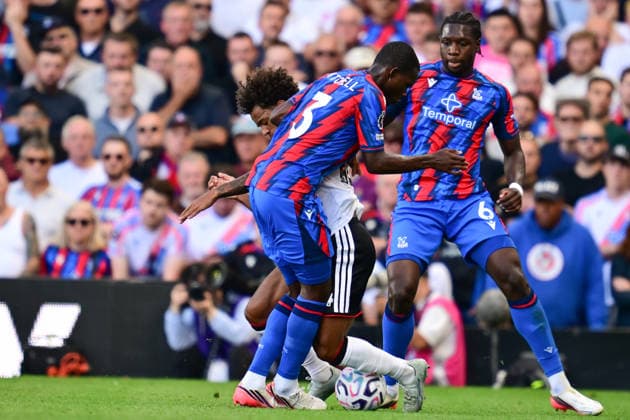 Fulham v Crystal Palace, Premier League Crystal Palace defender Tyrick Mitchell (3) battles for possession with Fulham midfielder Oscar Bobb (14) during the Premier League match between Fulham and Crystal Palace at Craven Cottage, London, UK on 5 September 2026. London Craven Cottage Greater London UK Editorial use only DataCo restrictions apply See www.football-dataco.com , Copyright: xDennisxGoodwinx PSI-24838-0043