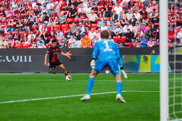 Ibrahim Maza (Bayer 04 Leverkusen, 30) kommt ueber aussen mit dem Ball, Frederik Ronnow (1.FC Union Berlin, 01) Bayer 04 Leverkusen vs. 1.FC Union Berlin, Fussball, 1.Bundesliga, 2.Spieltag, Saison 2026 27, 05.09.2026, DFL REGULATIONS PROHIBIT ANY USE OF PHOTOGRAPHS AS IMAGE SEQUENCES AND OR QUASI-VIDEO, Bayer 04 Leverkusen vs. 1.FC Union Berlin, Fussball, 1.Bundesliga, 2.Spieltag, Saison 2026 27, 05.09.2026 Leverkusen *** Ibrahim Maza of Bayer 04 Leverkusen, No. 30, drives down the wing with the ball, Frederik Ronnow, 1 FC Union Berlin, No. 01; Bayer 04 Leverkusen vs. 1 FC Union Berlin, soccer, Bundesliga 1, Matchday 2, 2026–27 season, September 5, 2026, DFL regulations prohibit any use of photographs as image sequences and or quasi-video, Bayer 04 Leverkusen vs. 1. FC Union Berlin, soccer, Bundesliga 1, Matchday 2, 2026–27 season, May 9, 2026, Leverkusen Copyright: xEibner-Pressefoto LukasxBaldygax EP_LBA