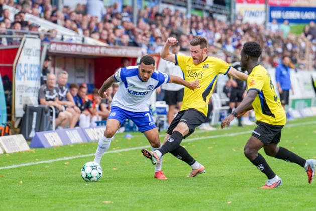 German Soccer, 3rd Division, Matchday 4, Hänsch Arena, SV Meppen vs. 1 FC Saarbrücken: Oliver Schmitt (SV Meppen, 7) and Christian Kühlwetter (1 FC Saarbrücken, 10) Copyright: xMichelxWittex