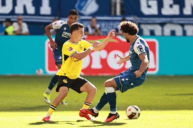 05.09.2026, xtvx, Fussball 1.Bundesliga, TSG 1899 Hoffenheim - Borussia Dortmund v.l. Zweikampf, Duell, duel, tackle, compete Konstantinos Karetsas (Borussia Dortmund) Leon Avdullahu (TSG 1899 Hoffenheim) (DFL DFB REGULATIONS PROHIBIT ANY USE OF PHOTOGRAPHS as IMAGE SEQUENCES and or QUASI-VIDEO) Sinsheim *** September 5, 2026, xtvx, Soccer, Bundesliga 1, TSG 1899 Hoffenheim vs. Borussia Dortmund – Tackle, duel, tackle, compete: Konstantinos Karetsas (Borussia Dortmund) vs. Leon Avdullahu (TSG 1899 Hoffenheim). DFL and DFB regulations prohibit any use of photographs as image sequences and or quasi-video. Sinsheim