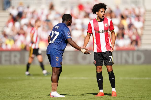 Premier League: Brentford v Sunderland Noah Sadiki of Sunderland and Kevin Schade of Brentford during the Premier League match Brentford vs Sunderland at GTECH Community Stadium, London, United Kingdom on 05 September 2026 (Photo by Harvey Murphy News Images) Copyright: xHarveyxMurphy NewsxImagesx
